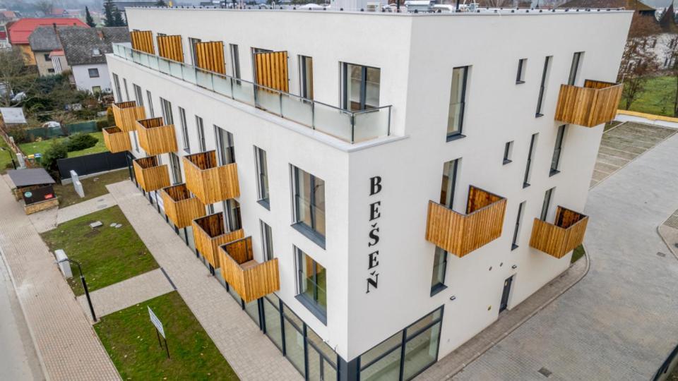Apartman Nad Riekou Besenova Exterior foto
