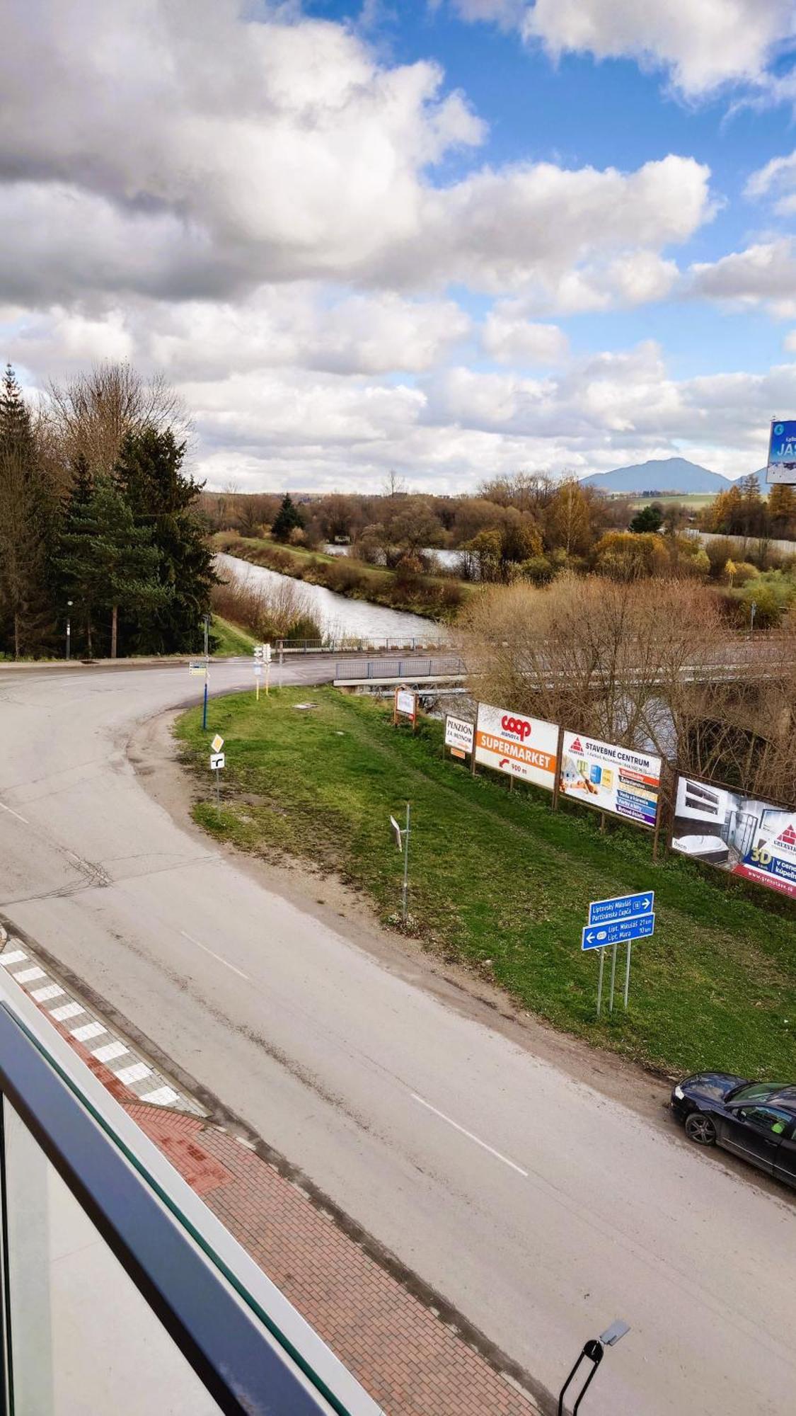 Apartman Nad Riekou Besenova Exterior foto
