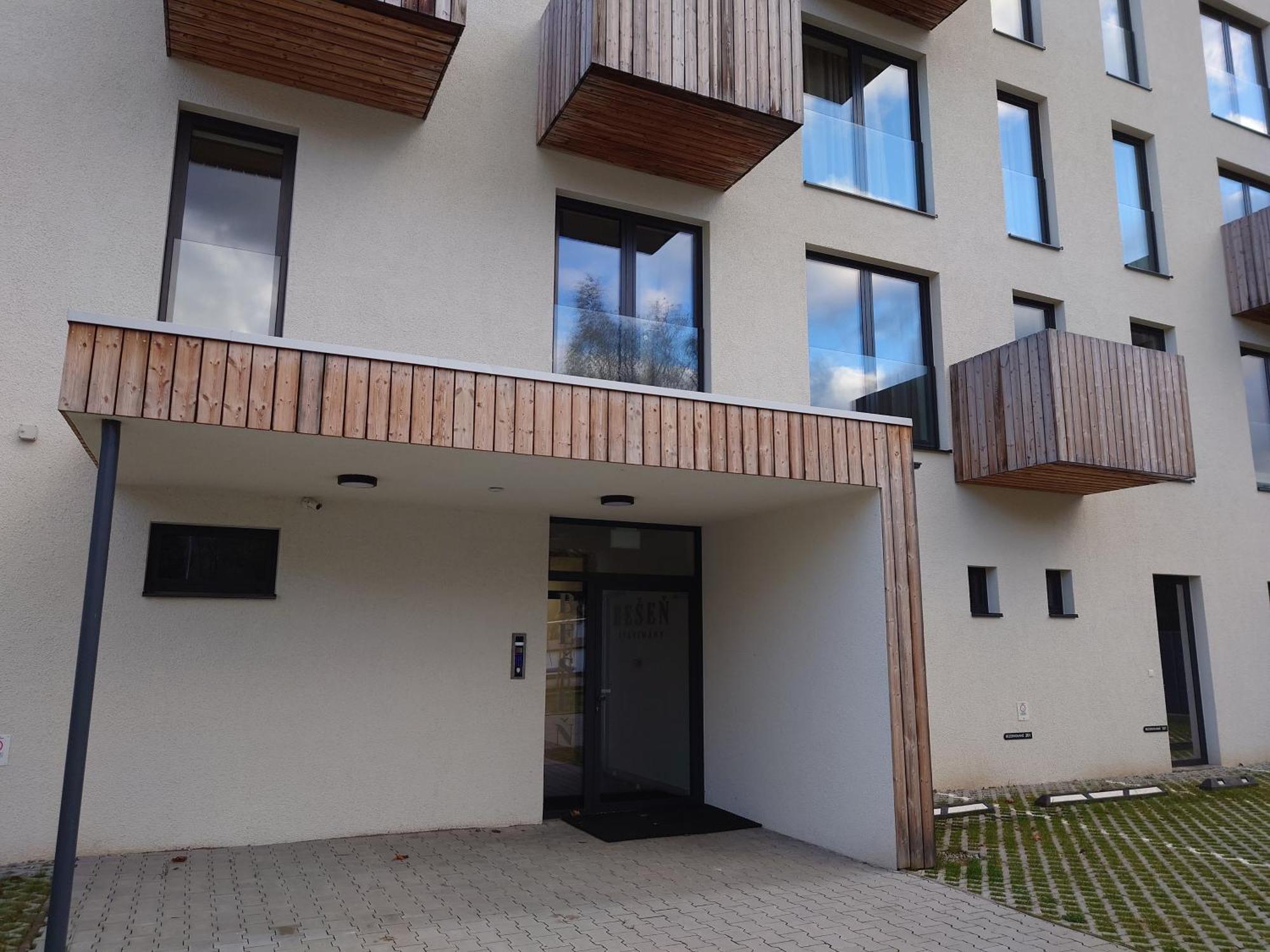 Apartman Nad Riekou Besenova Exterior foto